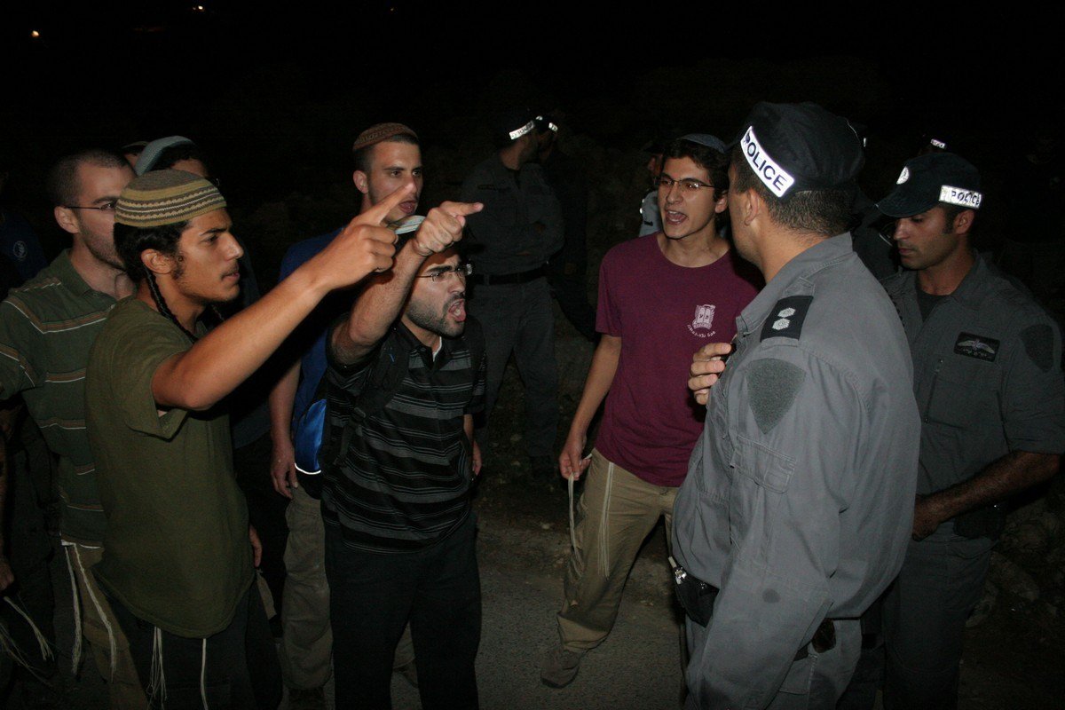 Remaja Yahudi Serang Petugas Polisi Israel yang Menyamar Sebagai Teknisi Palestina